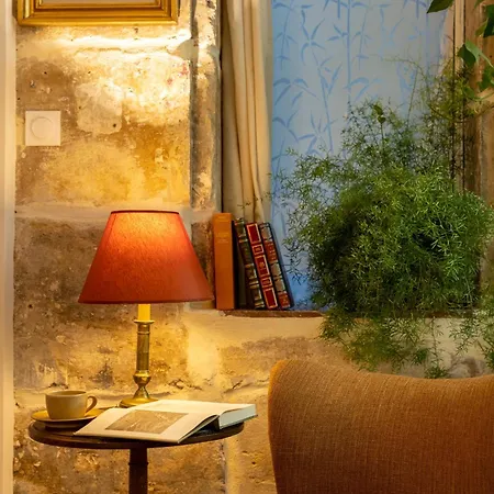 Charming Hideaway In Saint-germain